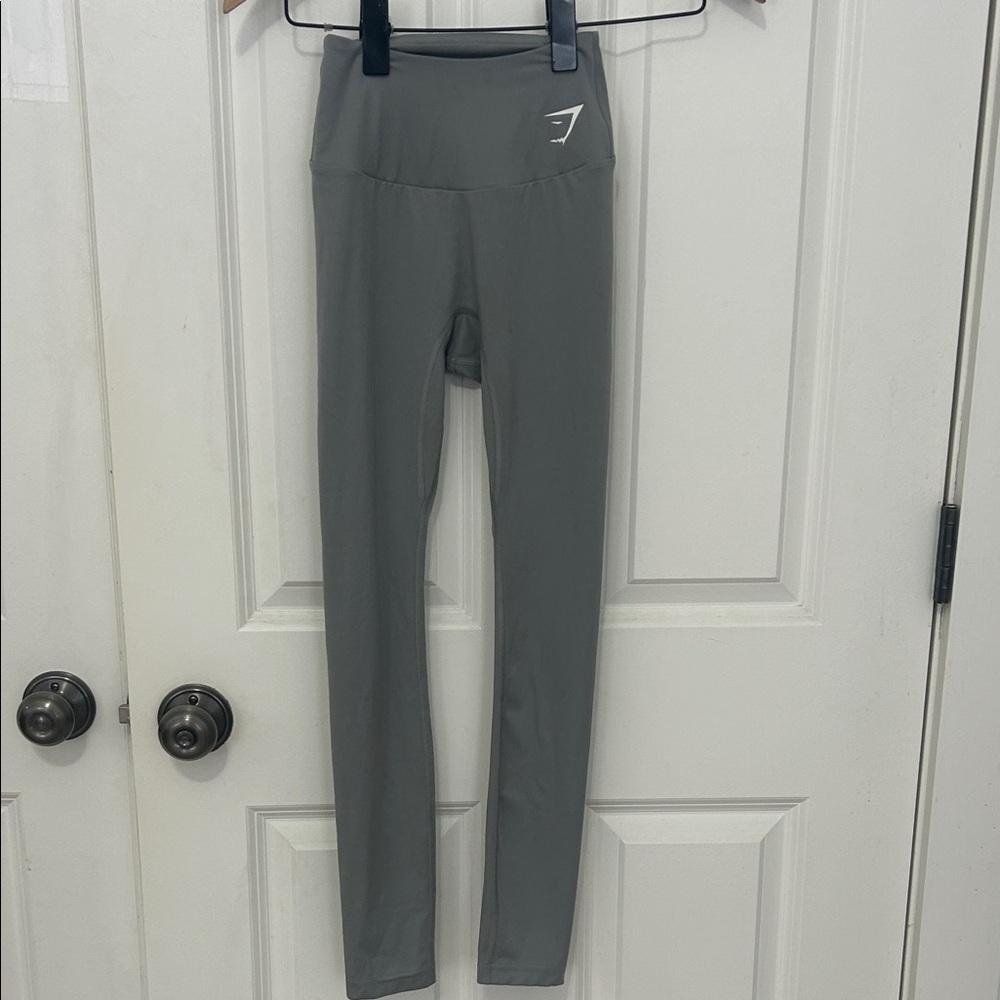 Gymshark legging size XS gray athletic workout leggings inseam 25”